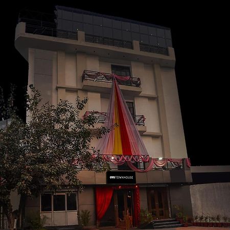 Super Townhouse The Royal Casa Hotel Ghaziabad Buitenkant foto