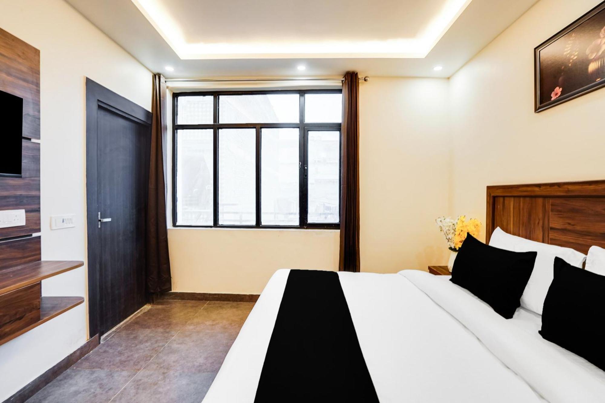 Super Townhouse The Royal Casa Hotel Ghaziabad Buitenkant foto