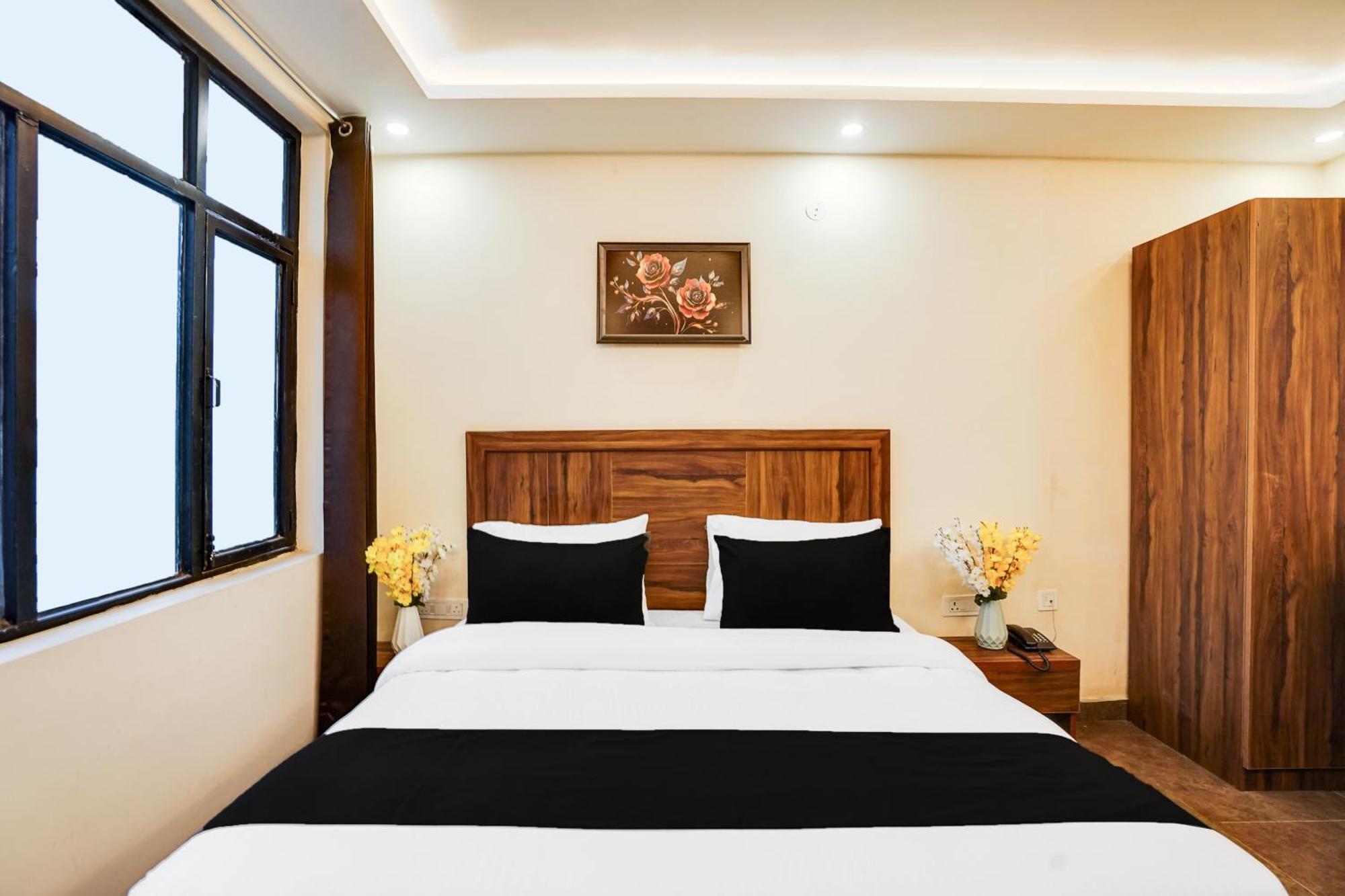 Super Townhouse The Royal Casa Hotel Ghaziabad Buitenkant foto