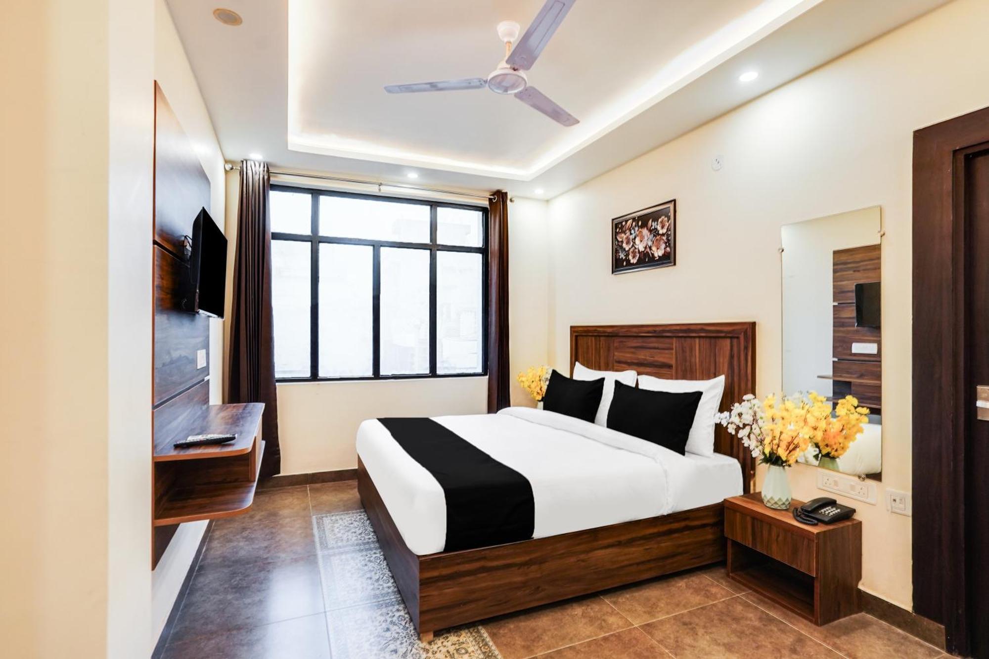 Super Townhouse The Royal Casa Hotel Ghaziabad Buitenkant foto
