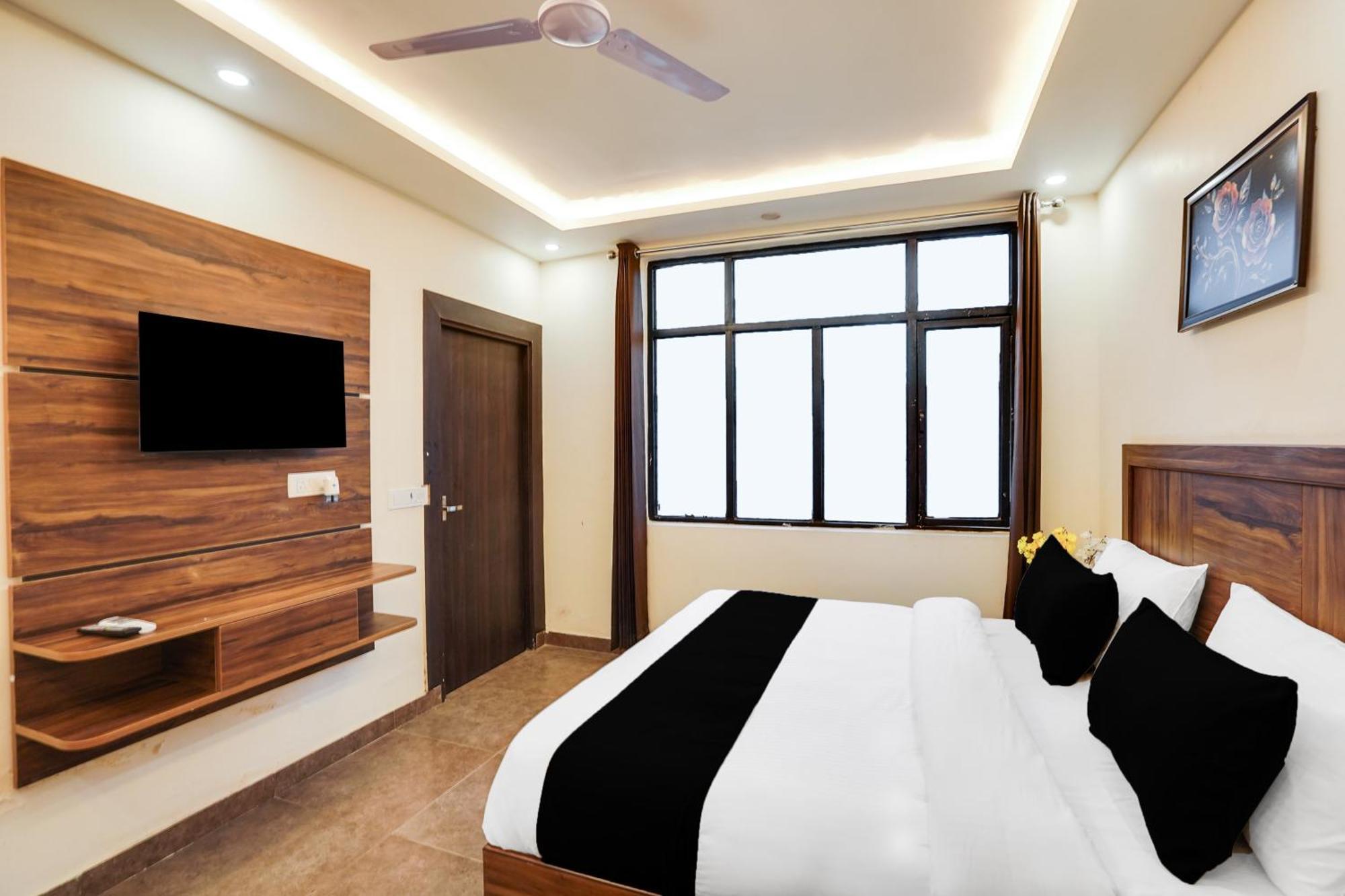 Super Townhouse The Royal Casa Hotel Ghaziabad Buitenkant foto