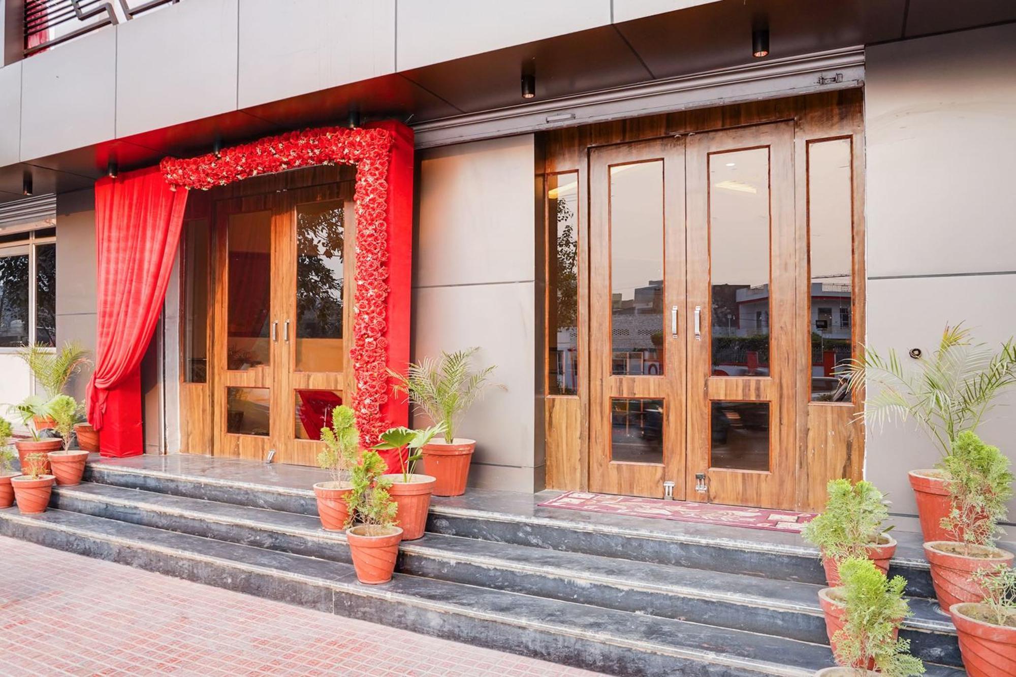 Super Townhouse The Royal Casa Hotel Ghaziabad Buitenkant foto