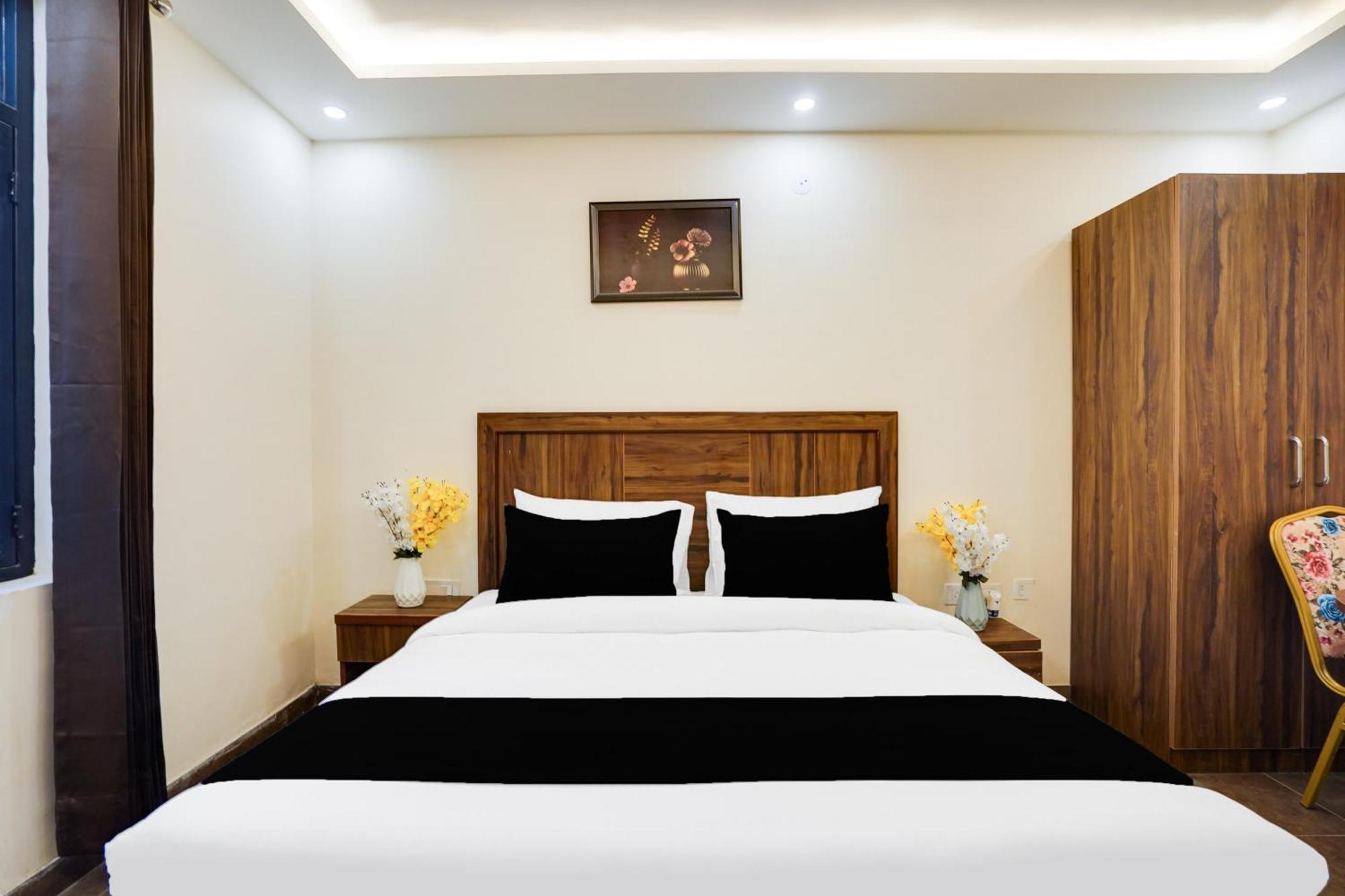 Super Townhouse The Royal Casa Hotel Ghaziabad Buitenkant foto