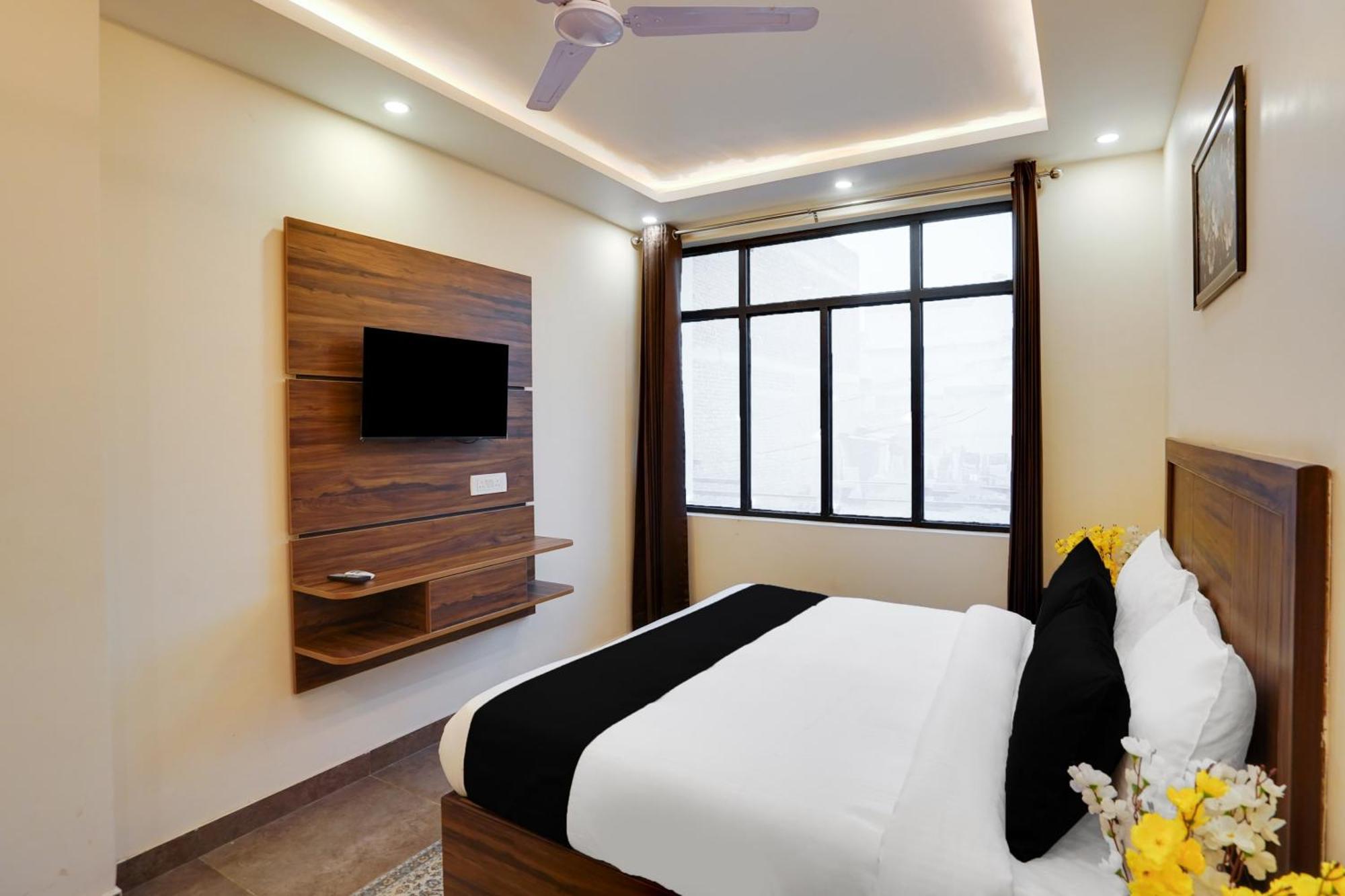 Super Townhouse The Royal Casa Hotel Ghaziabad Buitenkant foto