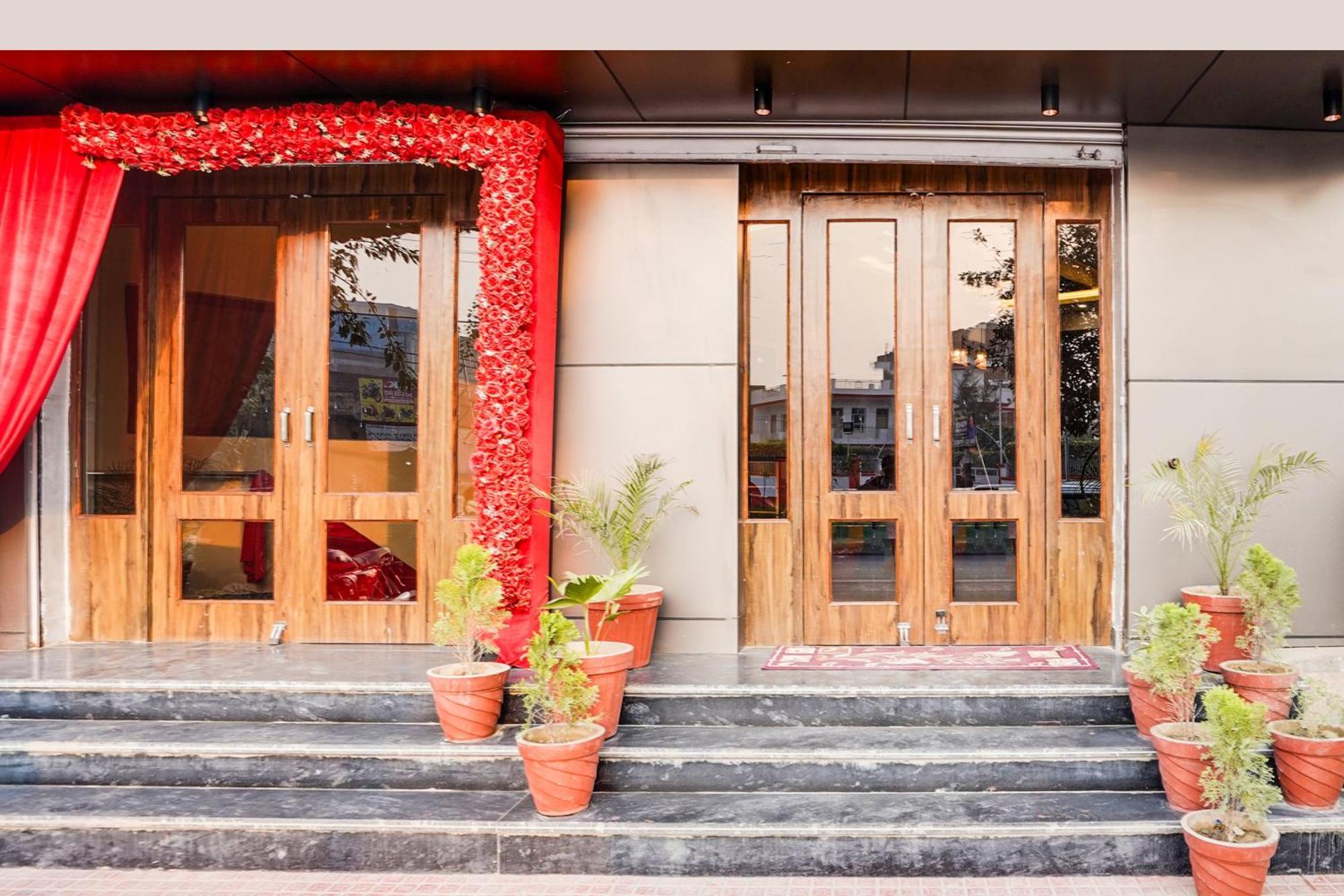 Super Townhouse The Royal Casa Hotel Ghaziabad Buitenkant foto