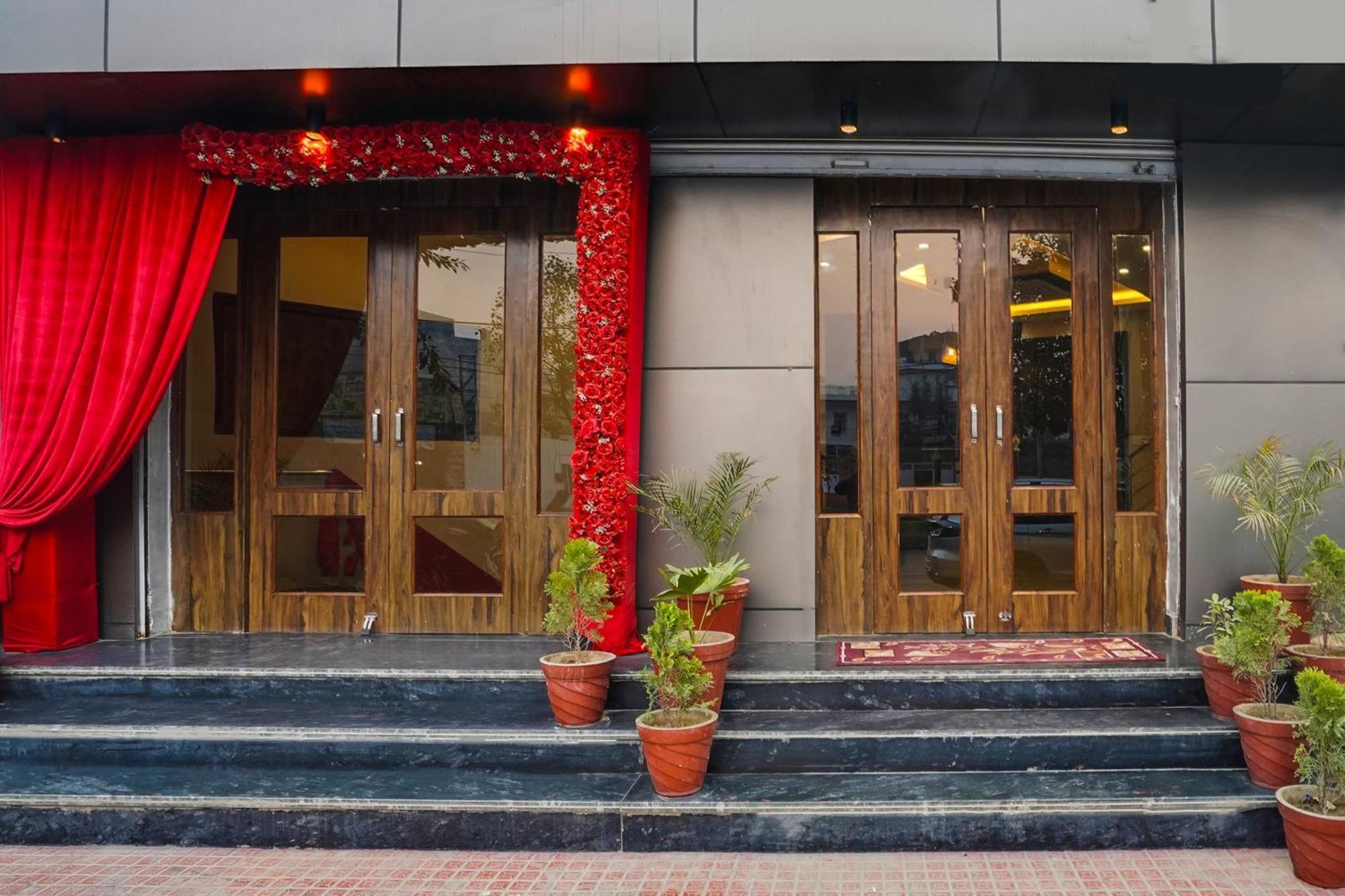 Super Townhouse The Royal Casa Hotel Ghaziabad Buitenkant foto
