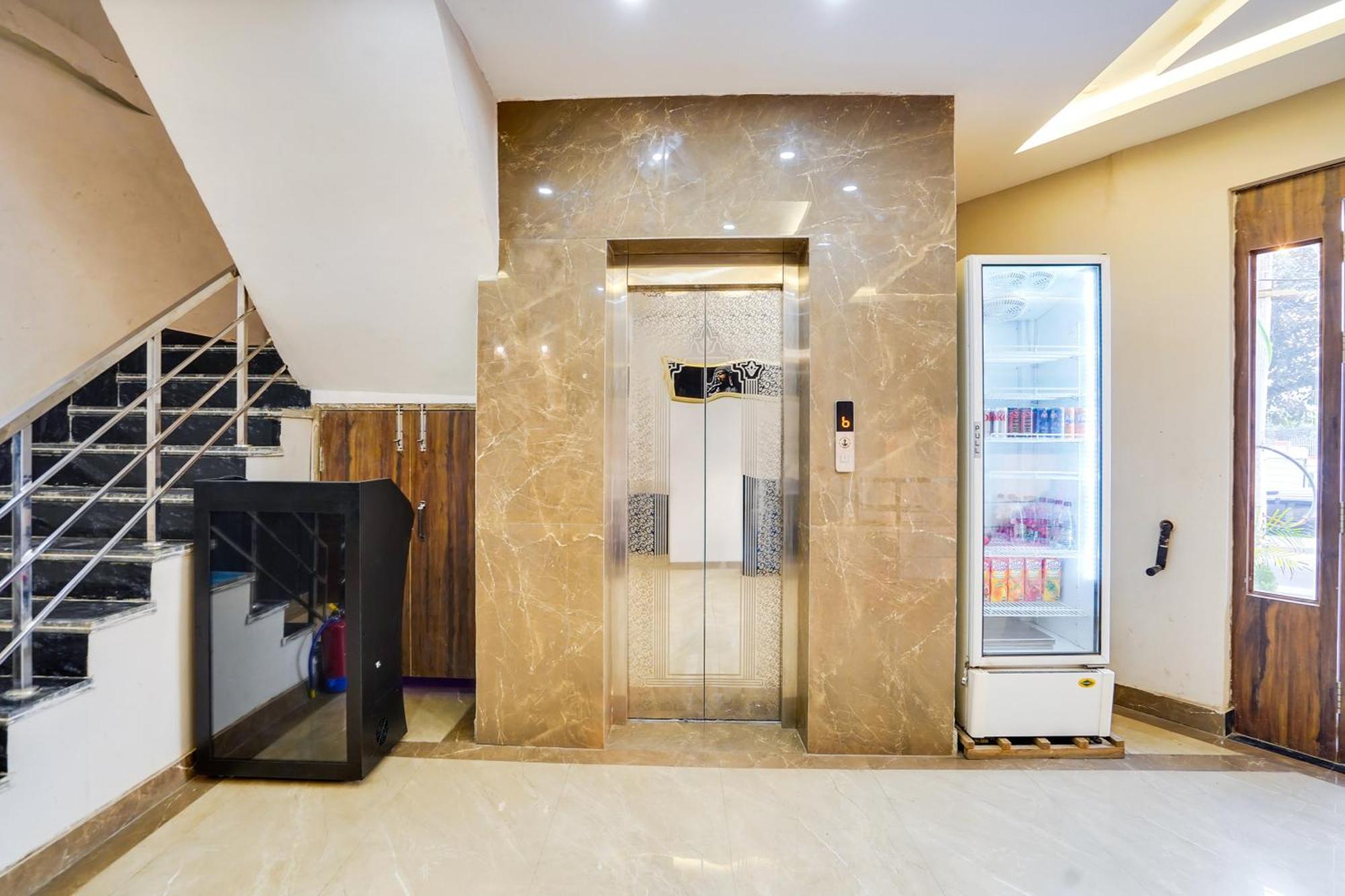 Super Townhouse The Royal Casa Hotel Ghaziabad Buitenkant foto