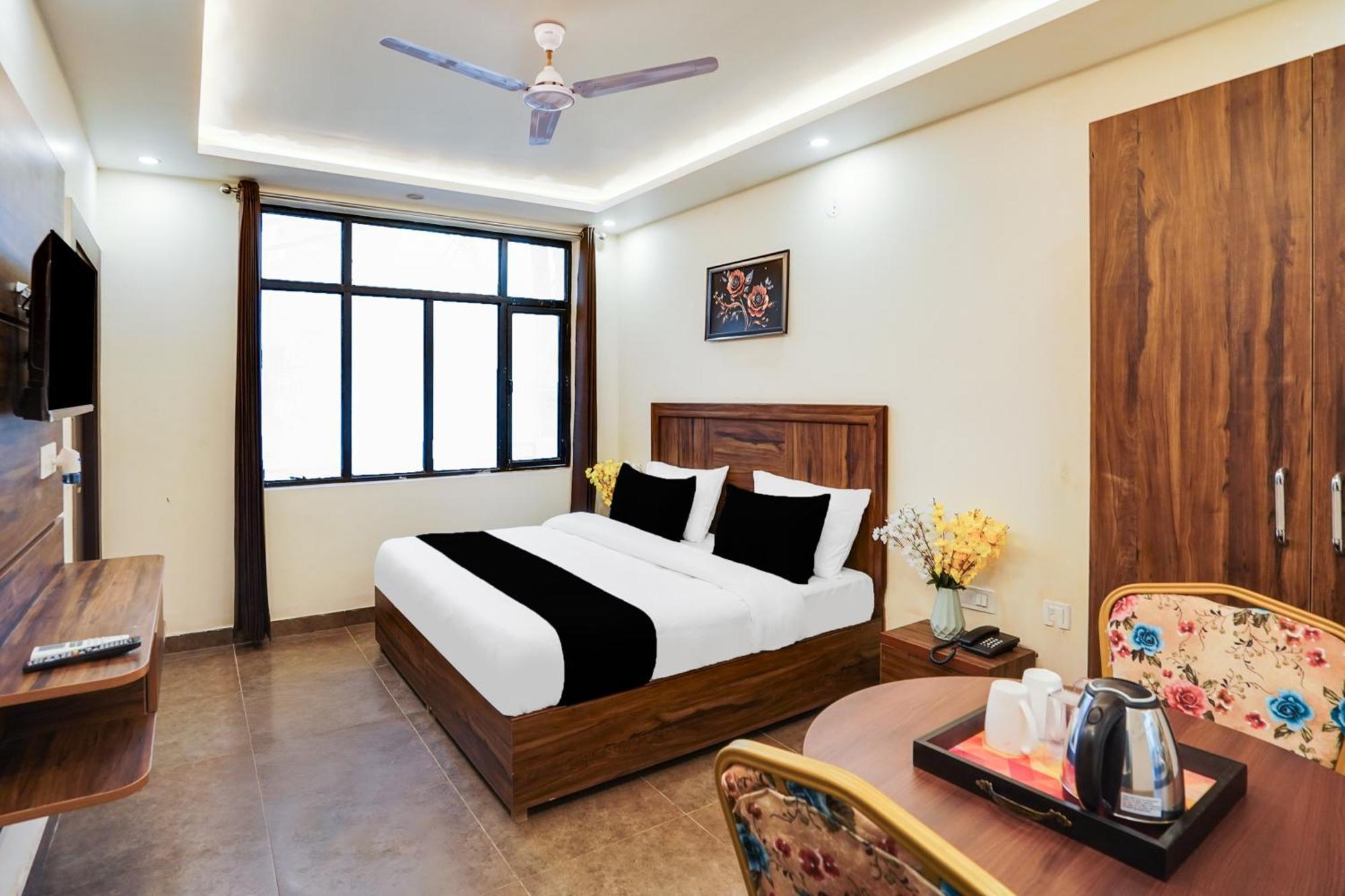 Super Townhouse The Royal Casa Hotel Ghaziabad Buitenkant foto