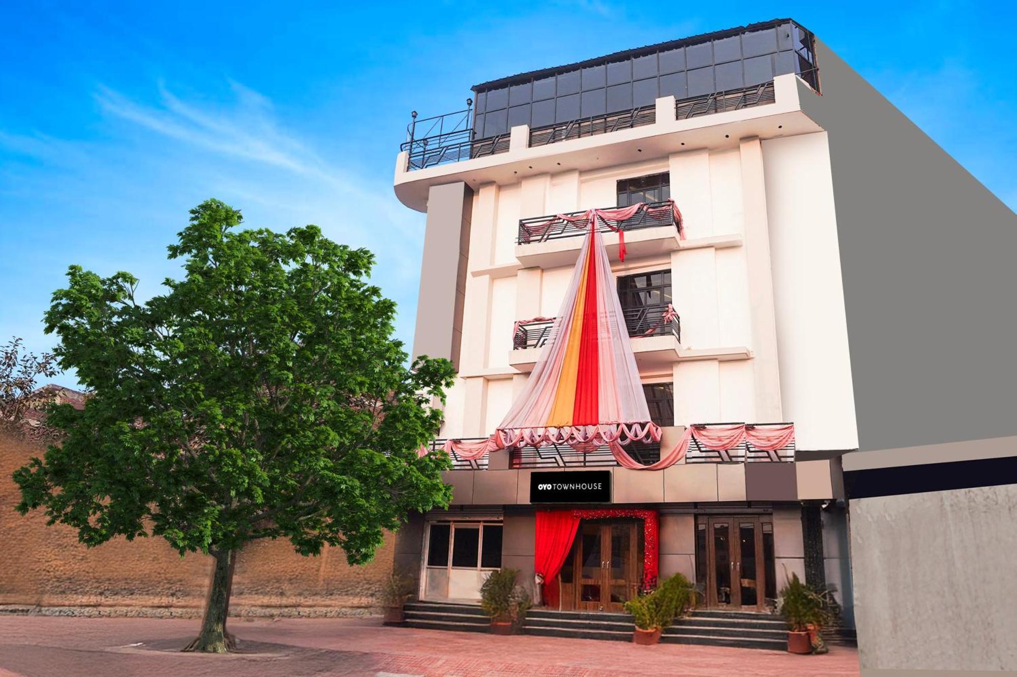 Super Townhouse The Royal Casa Hotel Ghaziabad Buitenkant foto