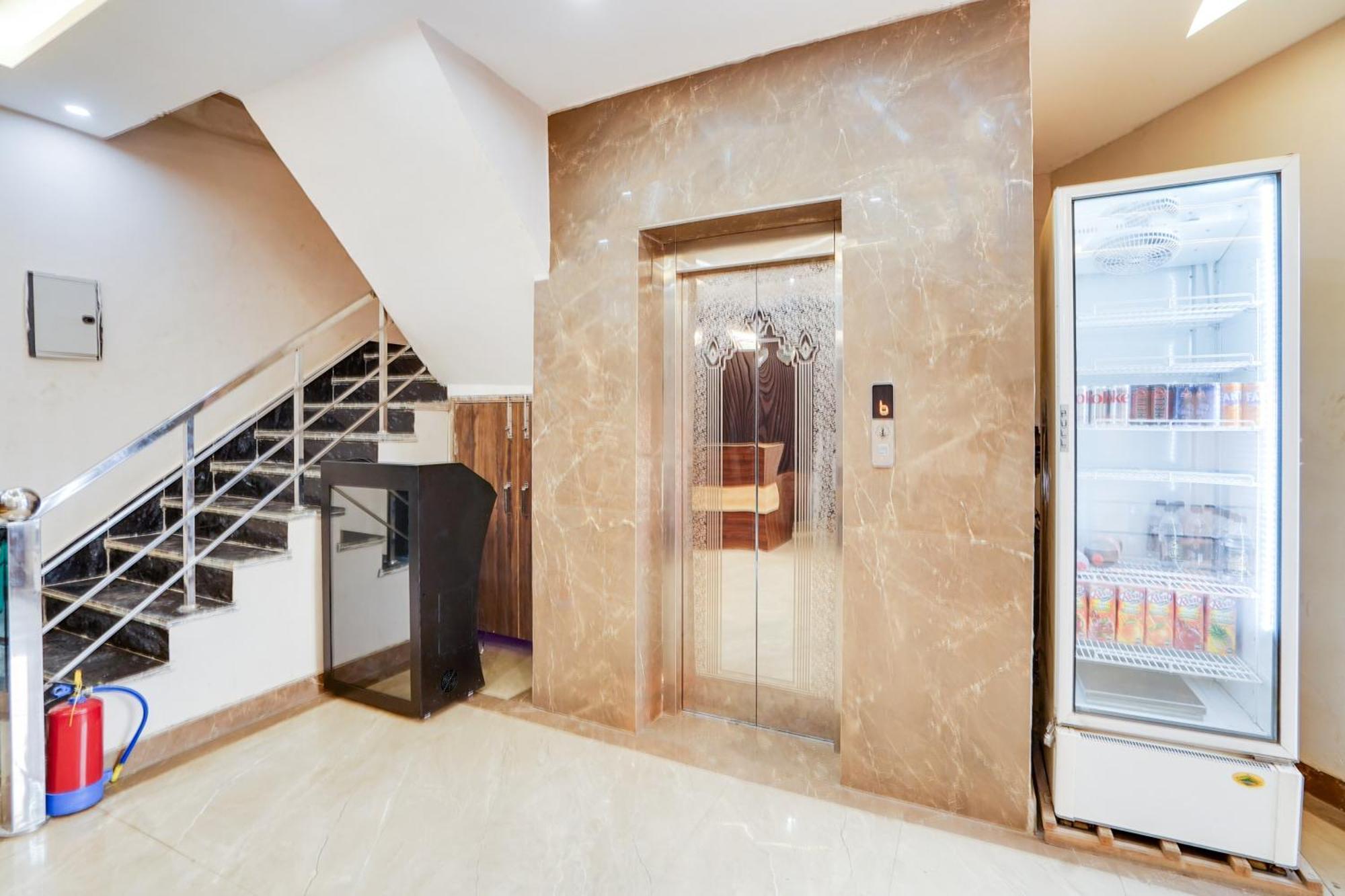 Super Townhouse The Royal Casa Hotel Ghaziabad Buitenkant foto